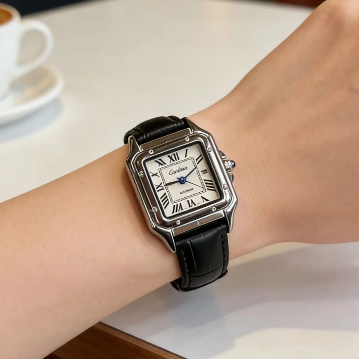 Cartier Watch Santos - レトロスクエアレディースクォーツ時計、ローマ数字文字盤、ブラックレザーストラップ、ステンレススチールケース、防水レディースウォッチ、レトロカジュアルウォッチ、ガールフレンドや妻へのギフト