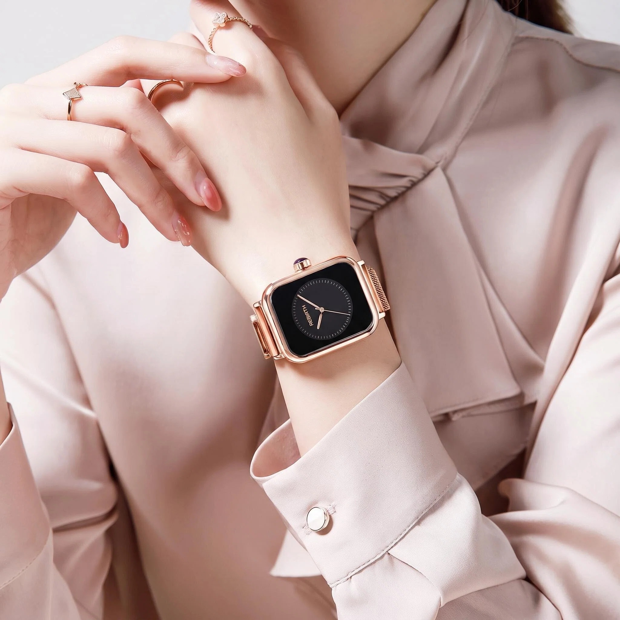 ライトラグジュアリースクエアレディースウォッチ、ローズゴール - Luxury Watch Black のレビューと価格