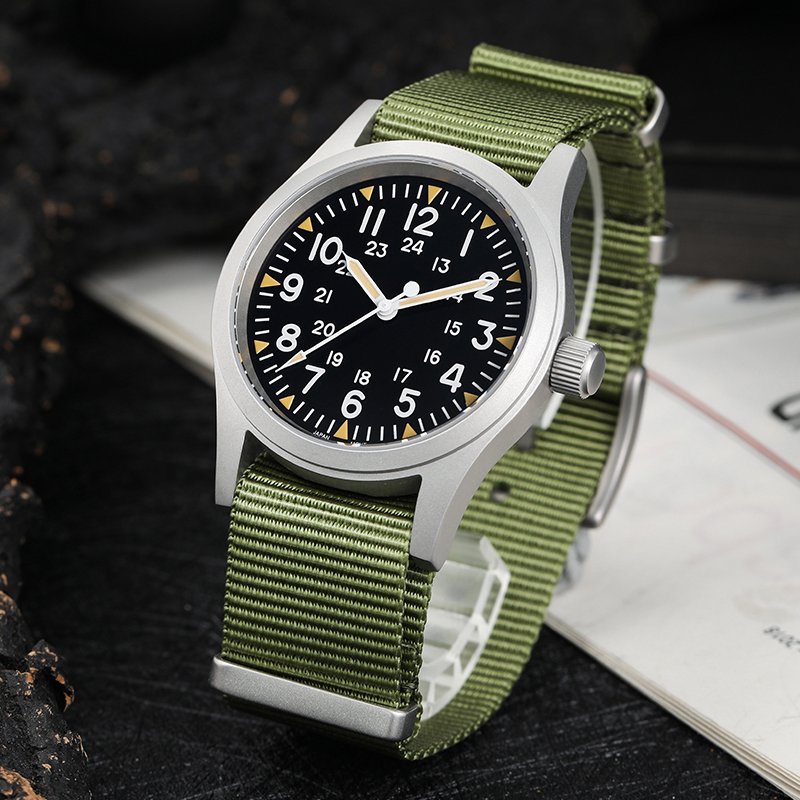 ミリタード ML05 ヴィンテージ フィールドウォッチ VH - Diver Watch 300M のレビューと価格