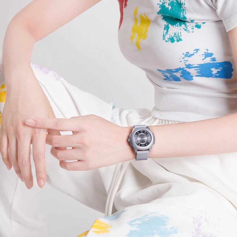 Naviforce-シリコンストラップ付きレディースクォーツ - Luxury Watch Black のレビューと価格