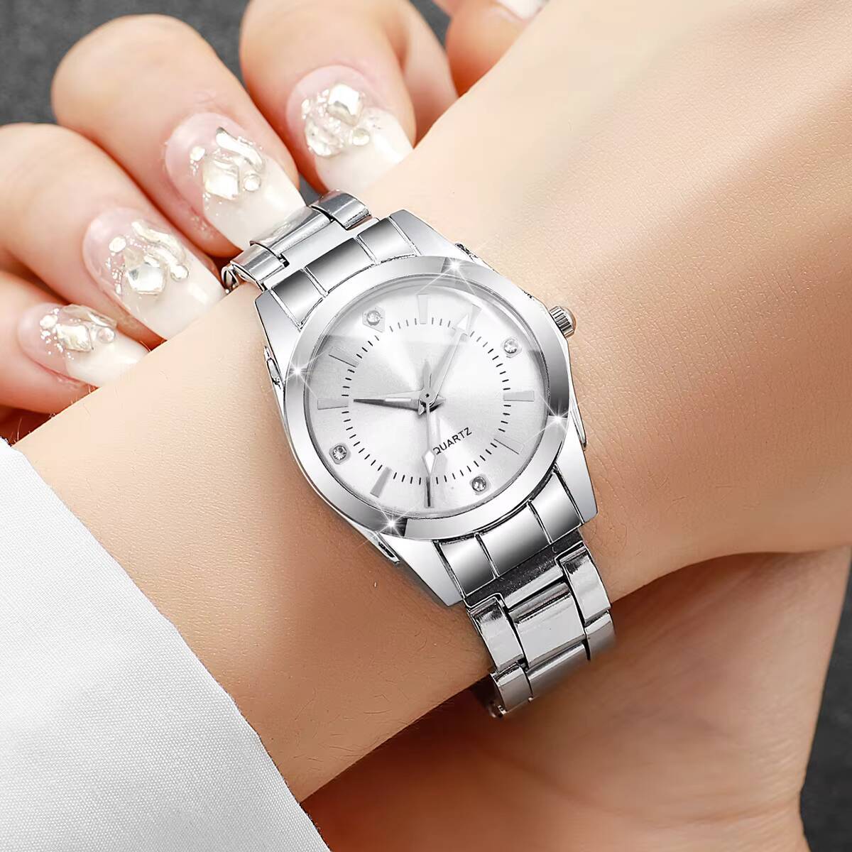 高級ラインストーンの女性の腕時計カジュアルクォーツ腕時計レデ - Luxury Watch Organizer のレビューと価格