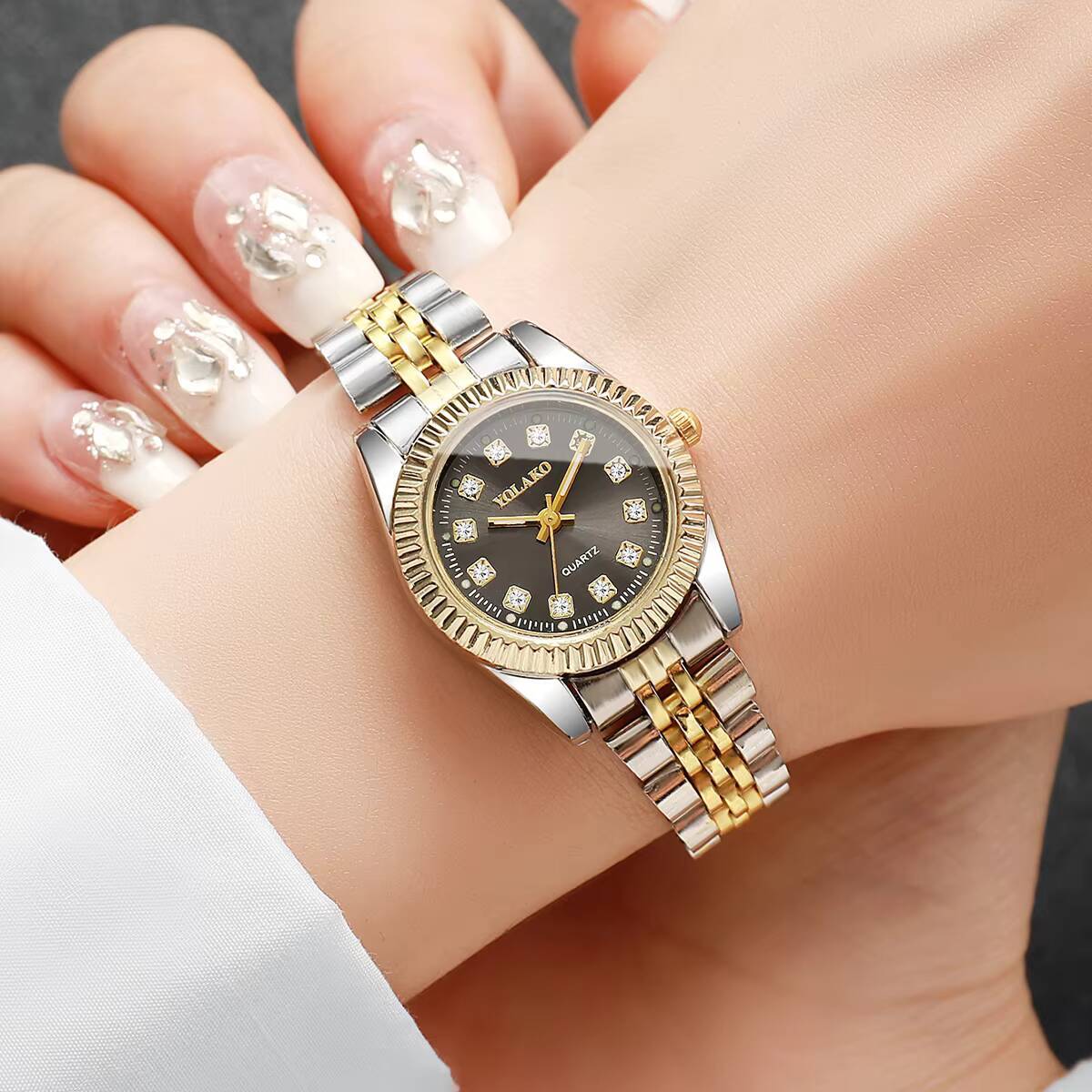 ファッションラインストーン女性用クォーツ時計高級ステンレスス - Luxury Watch Organizer のレビューと価格