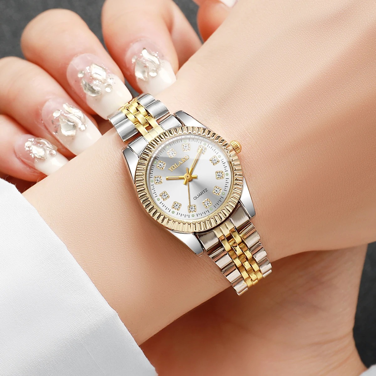 ファッションラインストーン女性用クォーツ時計高級ステンレスス - Luxury Watch Organizer のレビューと価格