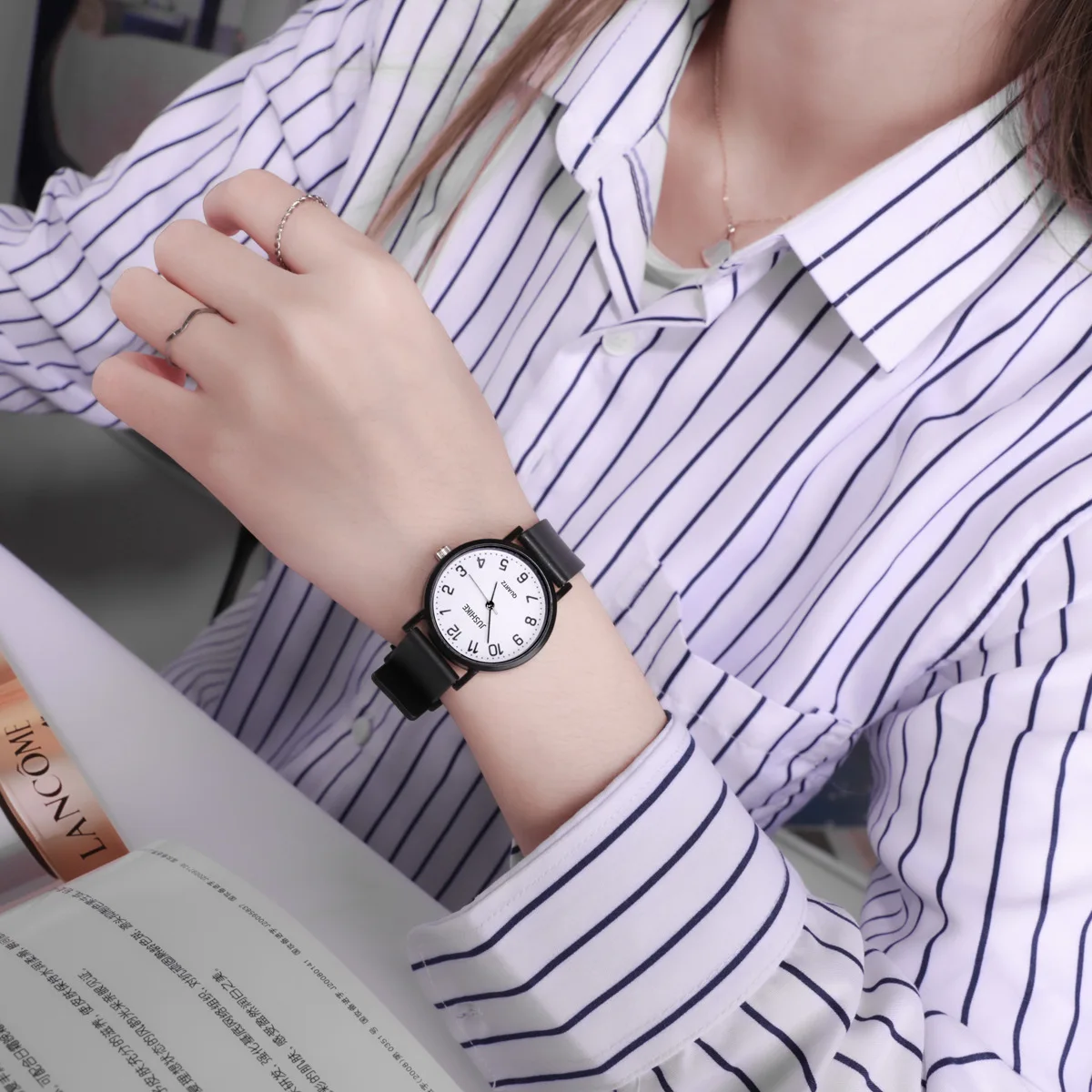 シンプルなブラックウォッチクォーツ時計女性用シリコンストラッ - Luxury Watch Black のレビューと価格
